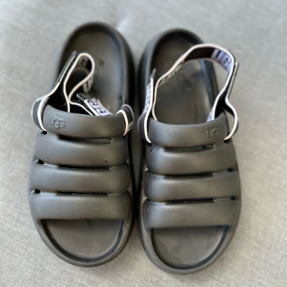 Black eva UGG sport sandals, only lightly used, size 9.